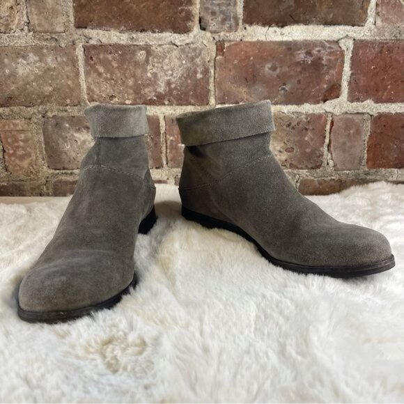 Eileen Fisher Gray Suede Ankle Booties Boots Sz 8.5 - Picture 3 of 7